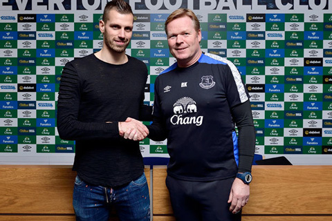 Thiếu Gueye, Koeman sẽ có cậu học trò cũ Schneiderlin để bù đắp