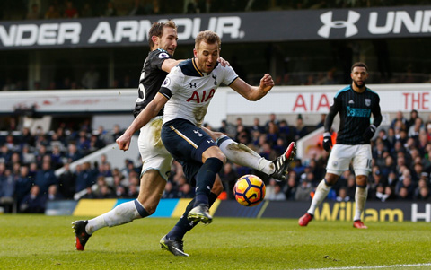 Kane ghi bàn thứ 4 cho Tottenham