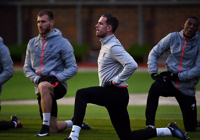 Tiền vệ Jordan Henderson được kỳ vọng sẽ trở lại đội hình xuất phát của Liverpool sau quãng thời gian vắng mặt vì chấn thương đùi