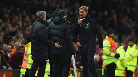 Mourinho và Klopp cãi vã trong trận M.U vs Liverpool