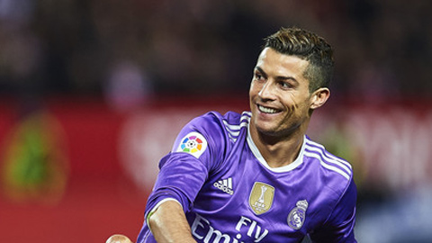 Ronaldo cân bằng kỷ lục penalty của Hugo Sanchez