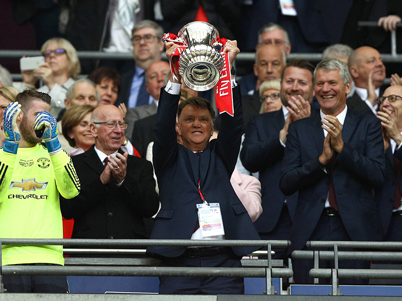 Van Gaal giành chức vô địch FA Cup cùng M.U năm 2016, danh hiệu vô địch cuối cùng trong sự nghiệp huấn luyện của ông