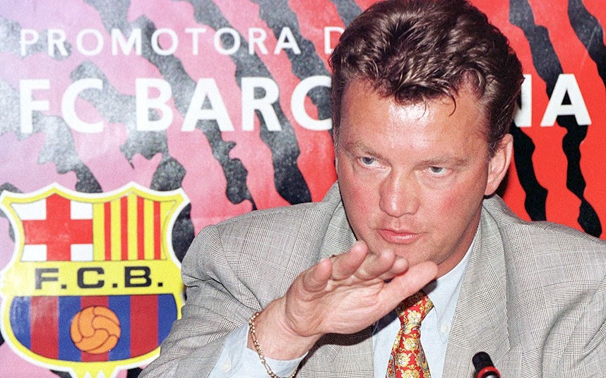 Nhiều đội bóng châu Âu liên hệ với Van Gaal song ông quyết định chọn Barca năm 1997