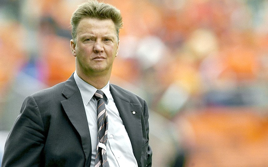 Van Gaal nhận lời dẫn dắt ĐT Hà Lan năm 2000, nhưng từ chức vào năm 2002 sau khi không giúp đội bóng giành tấm vé dự World Cup 2002 tại Nhật Bản và Hàn Quốc