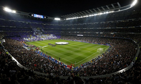 6. Bernabeu (Real Madrid - sức chứa: 81.044 người): Sân nhà của Los Blancos là một trong những sân vận động lộng lẫy và uy tín nhất trên thế giới. Tại đây đã đăng cai tổ chức 3 trận chung kết European Cup (tiền thân của Champions League) vào năm 1957, 1969, 1980 và trận chung kết Champions League 2010. Ngoài ra, Bernabeu còn chứng kiến 2 trận đấu cuối cùng của Giải vô địch bóng đá châu Âu 1964 (tiền thân của EURO) và World Cup 1982.