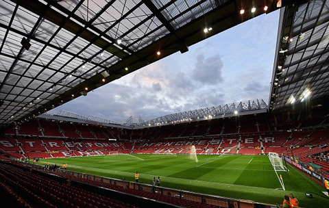 8. Old Trafford (Manchester United - sức chứa: 75.635 người): Với tư cách là đội bóng giàu thành tích nhất xứ sở sương mù, dễ hiểu khi Quỷ Đỏ sở hữu lượng fan hâm mộ trên khắp thế giới. Dù là sân đấu lớn nhất nước Anh, nhưng so với châu Âu, 