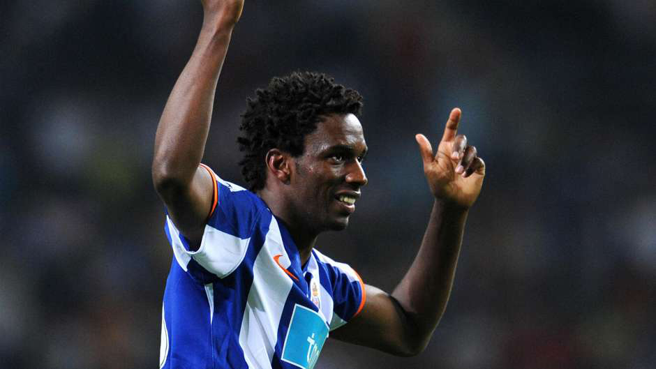 Chuyển tới Porto năm 2004, nhưng Maciel không thường xuyên được trọng dụng và liên tiếp được cho mượn. Năm 2007 Maciel chia tay Porto để sang Uniao Leirra thi đấu