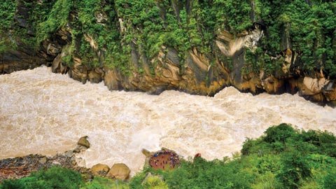 Đoạn gềnh thác của sông Kim Sa tại  Khe Hồ Nhảy (Di sản thiên nhiên thế giới)