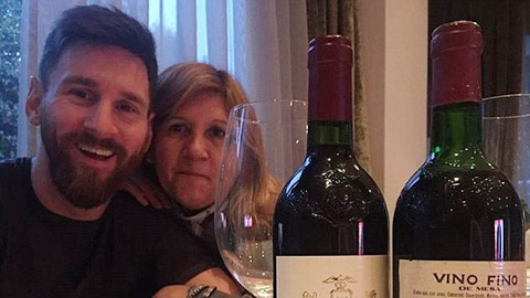 Messi mua chai rượu 12 triệu VNĐ mừng sinh nhật mẹ