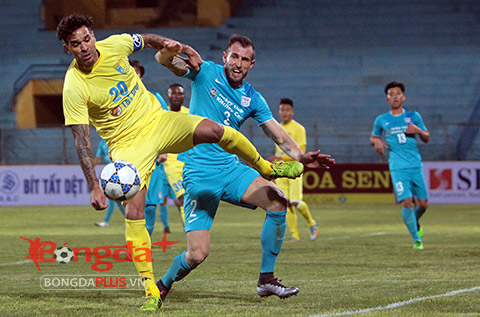 Thua ngược Kitchee, Hà Nội FC trở lại AFC Cup