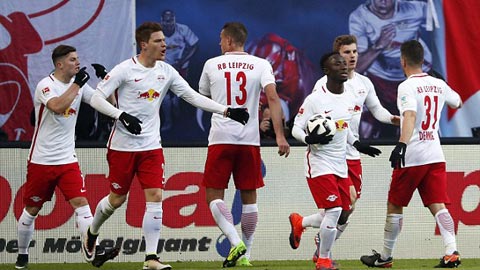 Leipzig tiếp tục bám đuổi Bayern trong cuộc đua vô địch