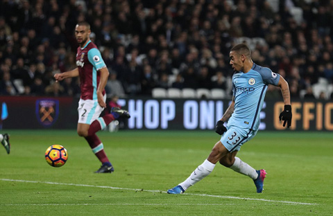 Jesus có bàn đầu tiên cho Man City