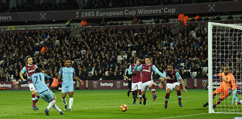 Silva dễ dàng nhân đôi cách biệt cho Man City