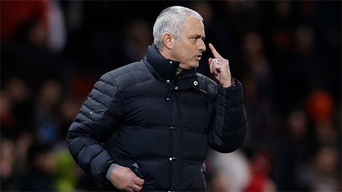 Mourinho kêu gọi học trò san sẻ gánh nặng ghi bàn với Ibra