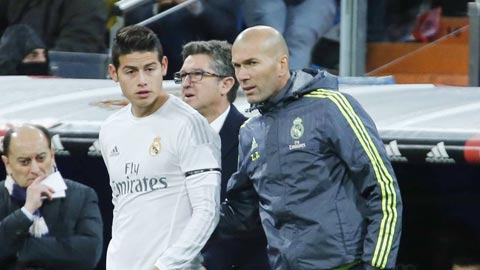 Zidane và bài toán vá tuyến giữa Real