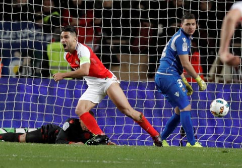 Falcao tỏa sáng với cú đúp bàn thắng vào lưới Nice