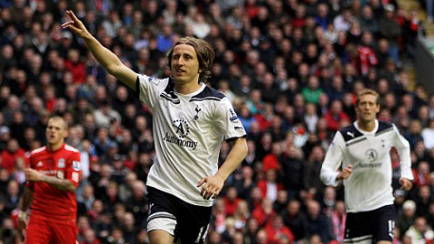 Trận cầu kinh điển: Tottenham phá ngày vui của Dalglish và Liverpool