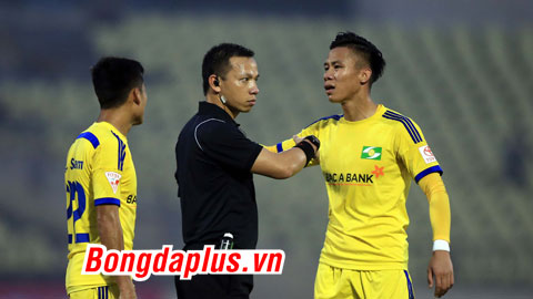 SLNA sẽ làm đơn khiếu nại trọng tài sau trận thua Quảng Nam FC