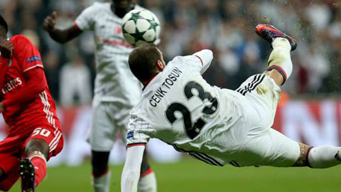 Tiền đạo Besiktas ghi bàn thắng đẹp nhất vòng bảng Champions League 2016/17