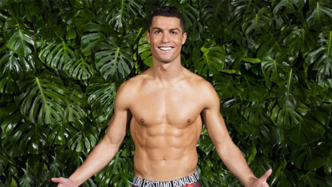 Ronaldo tự tin khoe cơ bắp trong bộ sưu tập đồ lót cá nhân