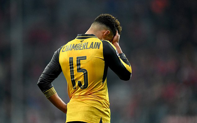 Oxlade-Chamberlain mắc sai lầm tai hại dẫn đến bàn thua cuối của Arsenal