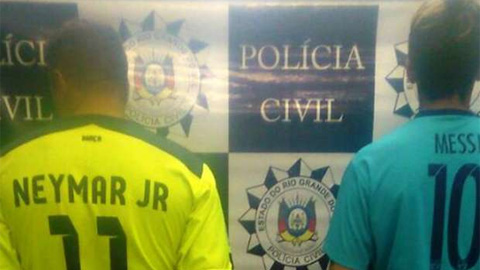 Messi và Neymar bị cảnh sát tóm?