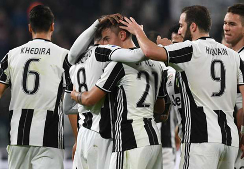 Juventus củng cố ngôi đầu bảng với 10 điểm nhiều hơn đội bám đuổi AS Roma