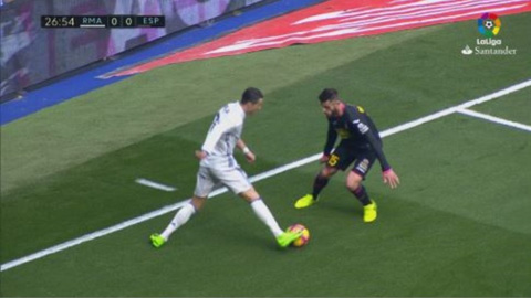 Ronaldo tái hiện pha đi bóng siêu độc của "Ro vẩu"
