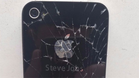 iPhone 4s vỡ nát vẫn được rao bán với giá 3,3 tỷ đồng