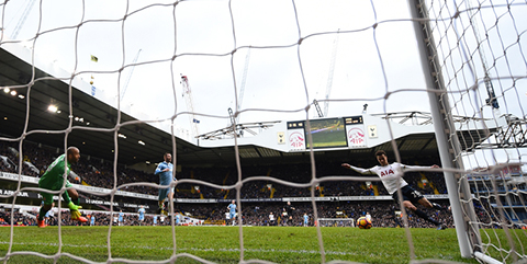 Alli đệm bóng cận thành ấn định tỷ số 4-0 cho Tottenham