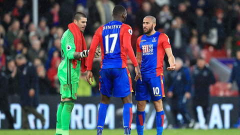 Benteke và Townsend cãi nhau dù Crystal Palace thắng trận