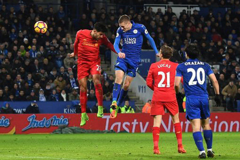 Cú đánh đầu của Vardy nâng tỉ số lên 3-0 cho Leicester