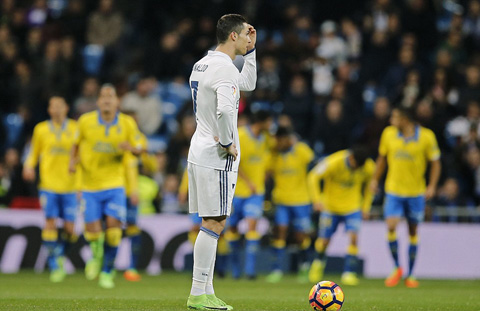 Ronaldo chẳng thể mãi tỏa sáng đền bù cho đồng đội