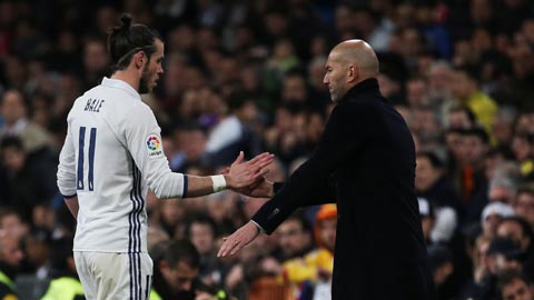 HLV Zidane động viên Bale sau chiếc thẻ đỏ