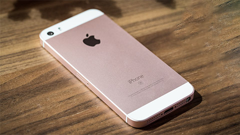 iPhone SE ế khách, nhà bán lẻ trả lại hàng tồn cho Apple
