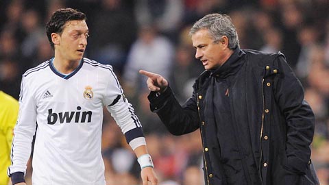 Mesut Oezil từng bị Jose Mourinho gọi là “đồ hèn”