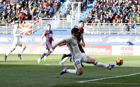 James chứng tỏ giá trị trong ngày không Bale lẫn Ronaldo