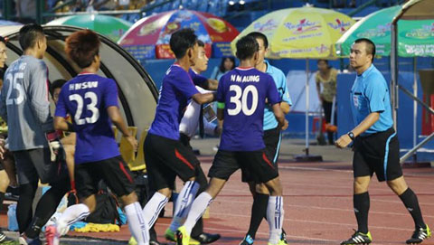 Đối thủ của Than.QN tại AFC Cup từng đuổi đánh trọng tài khi tới Việt Nam