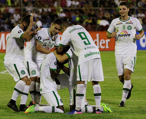 Chapecoense có chiến thắng đầu tiên tại Copa Libertadores sau thảm họa máy bay