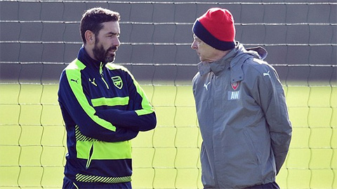 Pires trần tình mâu thuẫn giữa Wenger và Sanchez