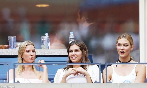 Bà xã Dasha (giữa) của Abramovich cùng dự khán giải  US Open 2016 với tiểu thư Ivanka (bìa trái) của ông Trump