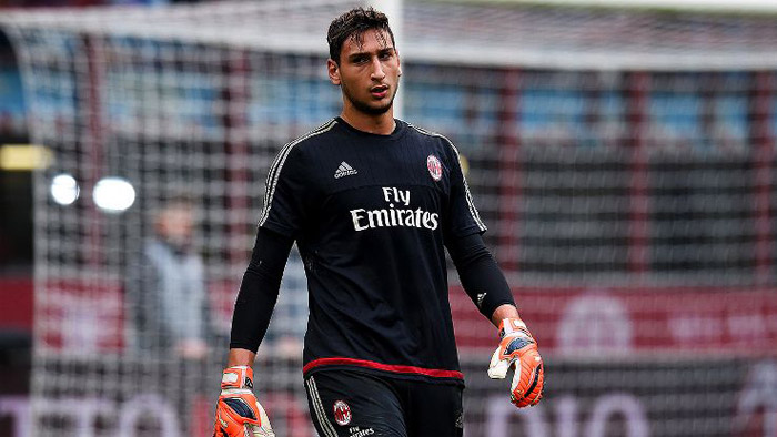 Gianluigi Donnarumma (AC Milan): Chàng trai này trở thành chốt chặn vững chắc trong khung gỗ khi anh mới chỉ 18 tuổi.