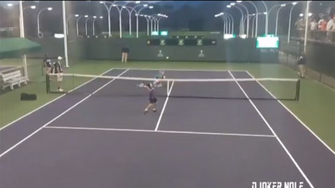 Djokovic bó gối chịu thua trước fan nhí ở Indian Wells