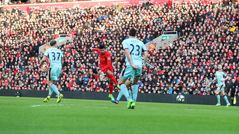Can sút xa hiểm hóc đưa Liverpool vượt lên dẫn 2-1