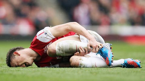 Bão chấn thương tàn phá, Wenger không đủ tài để nâng bước Arsenal