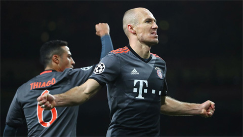 Robben và các đồng đội mới vùi dập Arsenal 10-2 tại vòng 1/8 Champions League