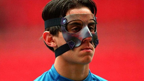 Trắc nghiệm: Cầu thủ mang mặt nạ là ai?
