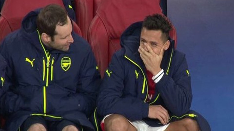 Cech phủ nhận Sanchez cười trên nỗi đau của Arsenal