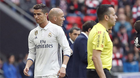 Ronaldo lại chửi thề khi bị HLV Zidane thay ra