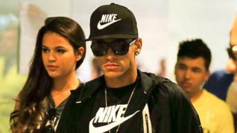 Neymar nổi cơn ghen vì bồ bị trai lạ… “like dạo”